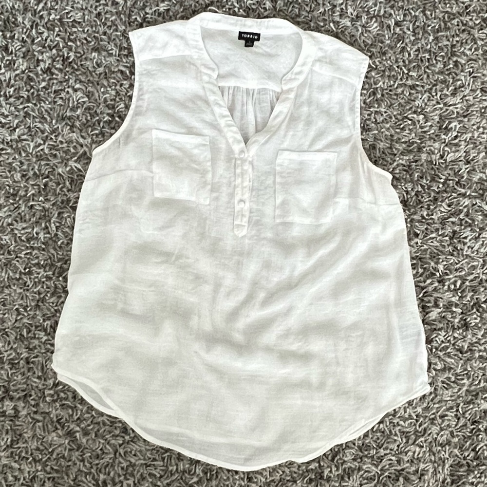 Torrid, Size 1, white top